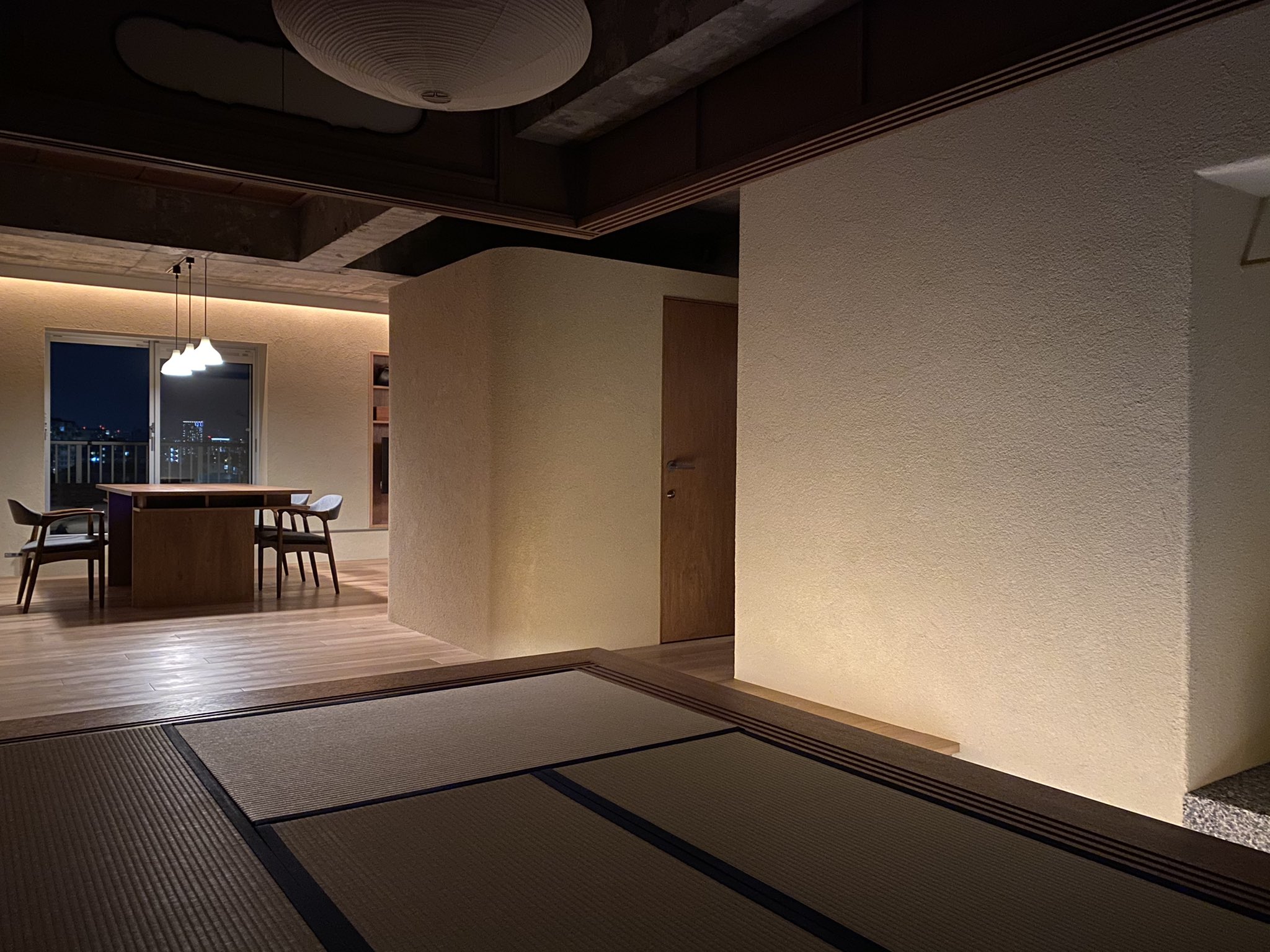تويتر 一畳十間 على تويتر 床 壁 天井 が真っ直ぐ整形な空間とは一味違う一畳十間の空間づくり 住まいながら1日の時間の移ろいや四季を それぞれ一人一人の暮らしの中で感じて頂けるように想いを込めて設計します T Co Cxlxy3yapk