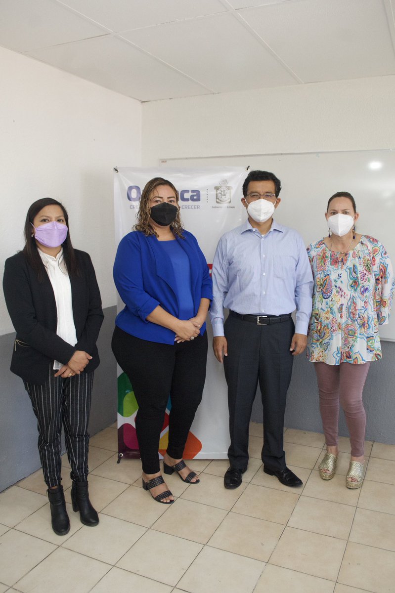SEBIENTI_GobOax's tweet photo. El Srio. de la @SEBIEN_GobOax @RVasconcelosM se reunió con integrantes de la AC Mujeres en la Transformación de México acordando trabajar unidas para realizar acciones dirigidas al mejoramiento de la calidad de vida de las mujeres de Oaxaca. https://t.co/9urxGPtwtq