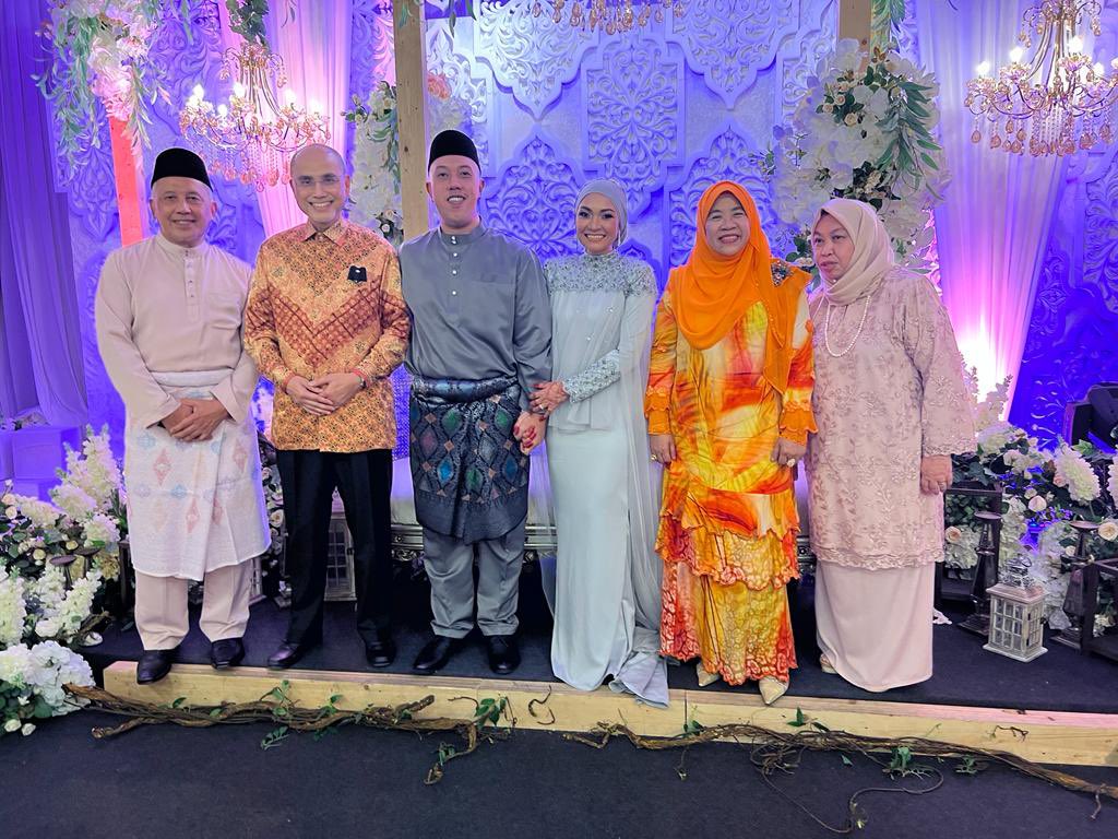 MohdShukriYajid's tweet photo. Wishing Akmal &amp; Adibah a blissful married life. May love, happiness and good health be ever present in your journey together. Congrats to Prof @ajg8888 &amp; Prof @khalidah_md for lovely reception party &amp; thanks for the invitation to be part of the memorable evening. @MSUmalaysia https://t.co/VSxd9Pfy0W