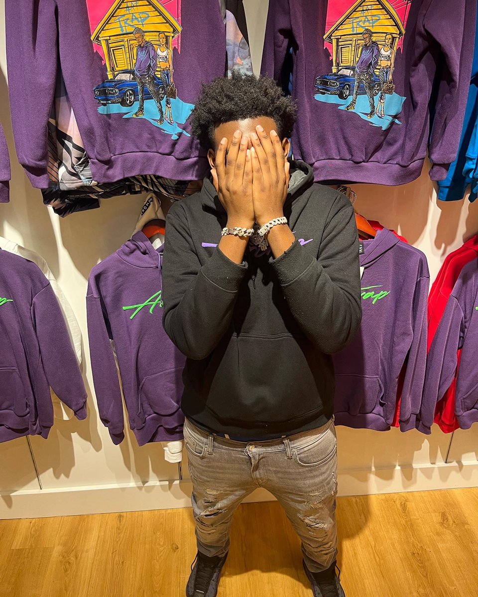 TRENDSETTERCj's tweet photo. went from sleeping on the floor to my clothing in the store don't let nobody tell you your dreams ain't possible #ARTTRAP 💜🪁🎨🏚 https://t.co/76JN4TMXI6