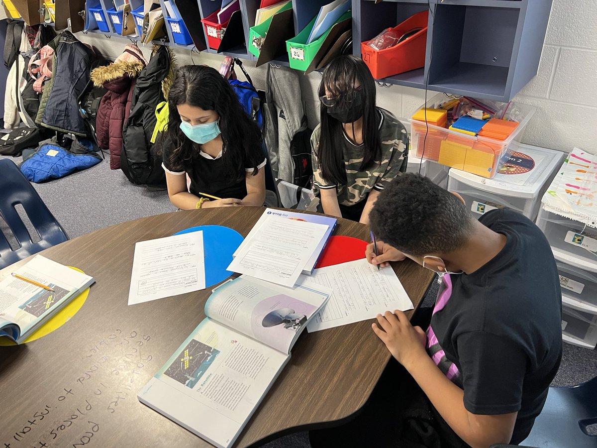 schuckea's tweet photo. Using our HMH my books to find the main idea and supporting details of a section in a text. #montypride #boxesandbullets #mainidea #hmh https://t.co/cgimsuysF4