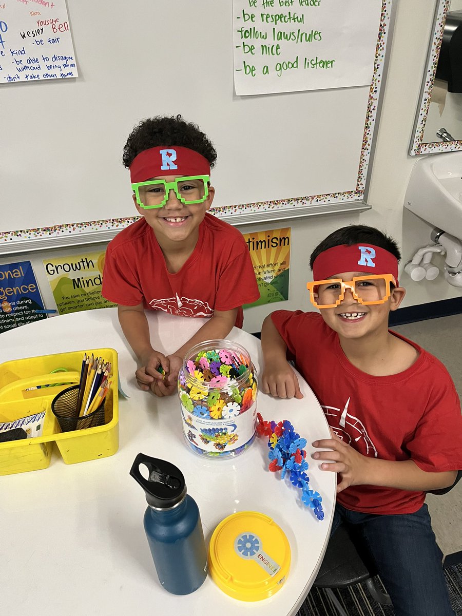 MrsSand0val's tweet photo. Happy 2s day in 2nd grade! We had so much fun celebrating today!✌🏼 @RogersFrisco #RogersFrisco2022 https://t.co/OfjHCLQdov