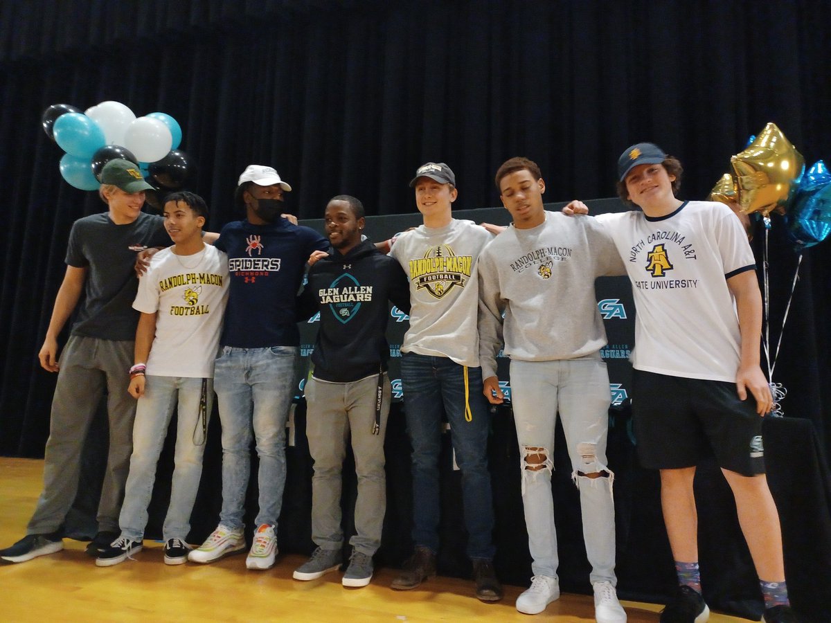 CoachPerryJones's tweet photo. One of the most rewarding feelings as a coach is seeing your boys having an opportunity to go and do something they love while getting an education! #GAsigningday https://t.co/BwCtDdguxO