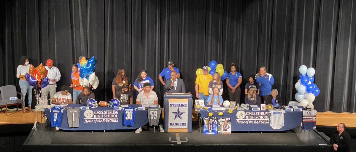 volleyball_rss's tweet photo. Our very own Shelby Tennant signed today to continue her volleyball career at East Texas Baptist University! She’s been a huge contribution to our program as a Libero/ds! We are super excited about your journey!  ETBU is blessed to have you! Please help us congratulate Shelby🤍 https://t.co/9GpLJTCY1L