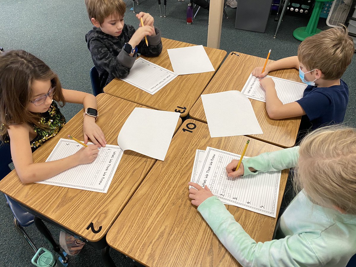 arielsandvik1's tweet photo. Today these authors wrote down what they think they already know about whales 🐳 and then we added our ideas to our class chart! #MakeADifference https://t.co/vkv7HAzR1x