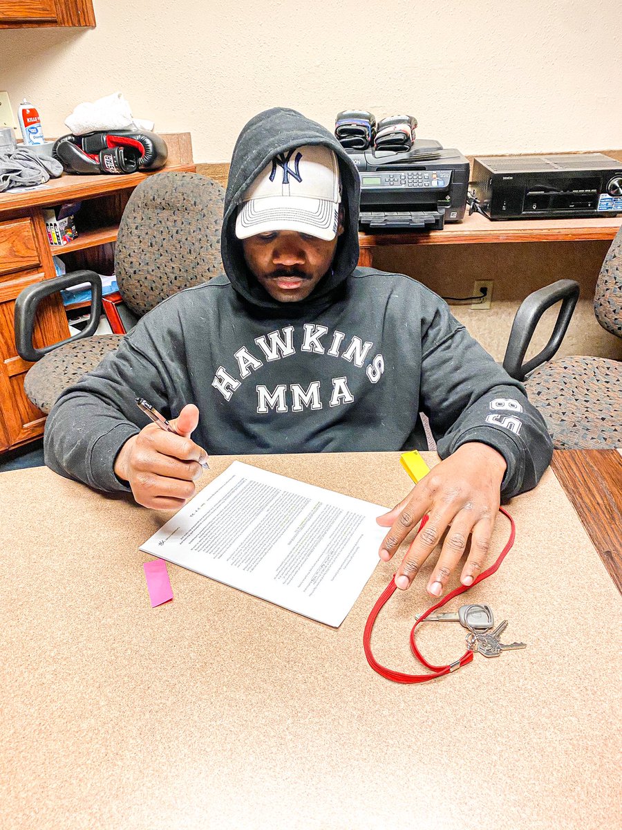Boom. 2022’s new Professional Athlete. Signed and dotted. April 9th I start fresh 0-0 but ready to put the 815 on the map. I’ve learned 2 things since 2016 when I started training. 1 hard work pays off , and 2 Dreams come true. Damn we did it.