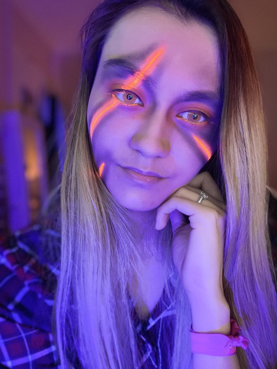 MiyukiPanda_'s tweet photo. Obsessed with playing with UV makeup now! Just need a better UV light 😅 Makeup from tonight’s @SeaOfThieves stream The Ashen Curse! https://t.co/rqvXrmw8Kj