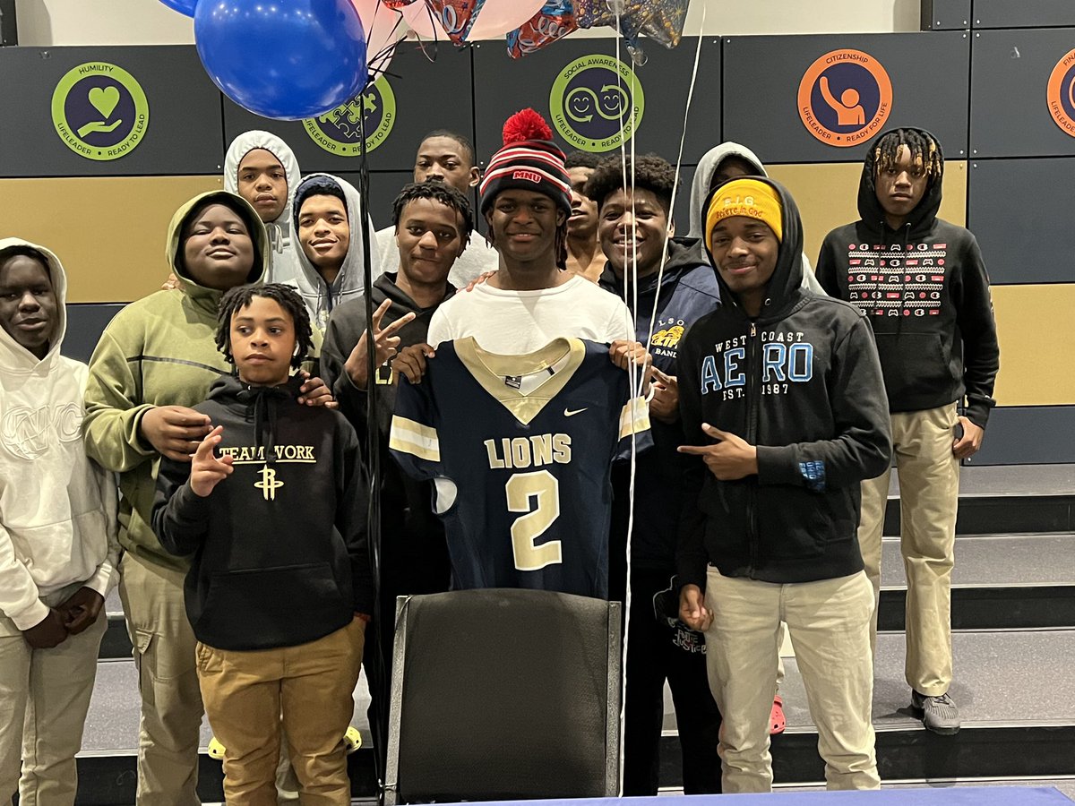 coleworld50's tweet photo. Congrats to 2022 WR @FarmercoleJ for signing with @MNUFootball_! Your hard work and dedication over your entire K-12 journey at Life has set you up for success. Best of luck to all the DB’s having to face this guy! 🏎🏎🏎 #Compete @_phillipsb @SLThrush https://t.co/vo8zfjbU7S