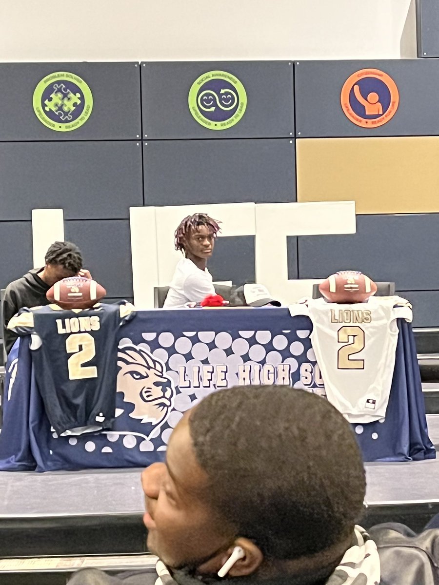coleworld50's tweet photo. Congrats to 2022 WR @FarmercoleJ for signing with @MNUFootball_! Your hard work and dedication over your entire K-12 journey at Life has set you up for success. Best of luck to all the DB’s having to face this guy! 🏎🏎🏎 #Compete @_phillipsb @SLThrush https://t.co/vo8zfjbU7S