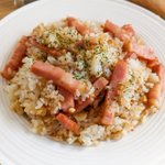 あっという間に完食してしまう一品？!ベーコンなどを使った「ガーリックライス」レシピ!