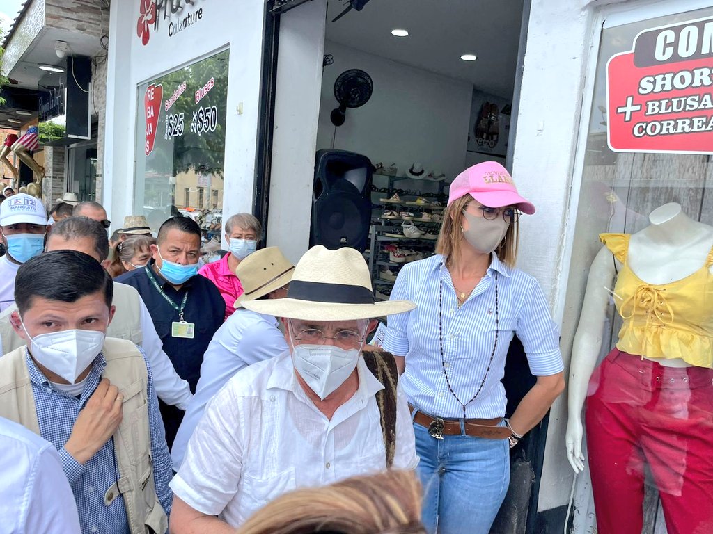 JenniferAriasF's tweet photo. En correría con el presidente @AlvaroUribeVel por los municipios de Villavicencio, Acacías y Granada, confirmamos que en el #Meta el uribismo está más vivo que nunca.

Gracias por recibirnos con cariño y apoyar a los candidatos de @CeDemocratico a Cámara y Senado. https://t.co/qj7XUuysuA