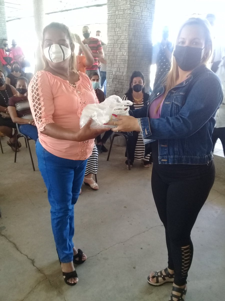 Alierky6's tweet photo. En la mañana de hoy con mucha emoción se desarrolló el Acto Municipal  de graduación de los egresados de la CUM Guáimaro. Muchas felicidades.#SomosCuba #CubaViveEnSuHistoria #CienciaCubana @CubaMined @CubaMes https://t.co/YmbGupGib4