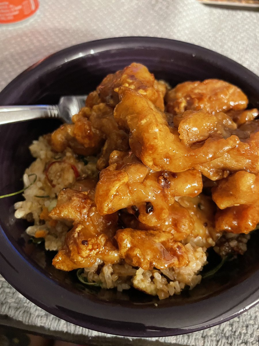 JaredStefani's tweet photo. @WoodySHW @GregGory987 took your advice on the garlic while pan frying Trader Joe’s orange chicken. “Aw like…I like that” https://t.co/DEj8zWp48k