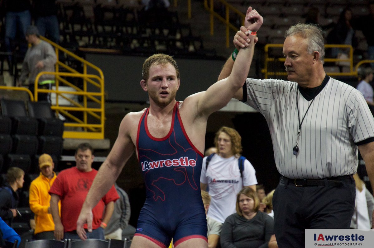 rossbchek's tweet photo. Marinelli says his first match in CHA was against Michigan State. 

I remember a different Carver debut that happened a couple of years before that match 😏 https://t.co/fgmXZVejzV