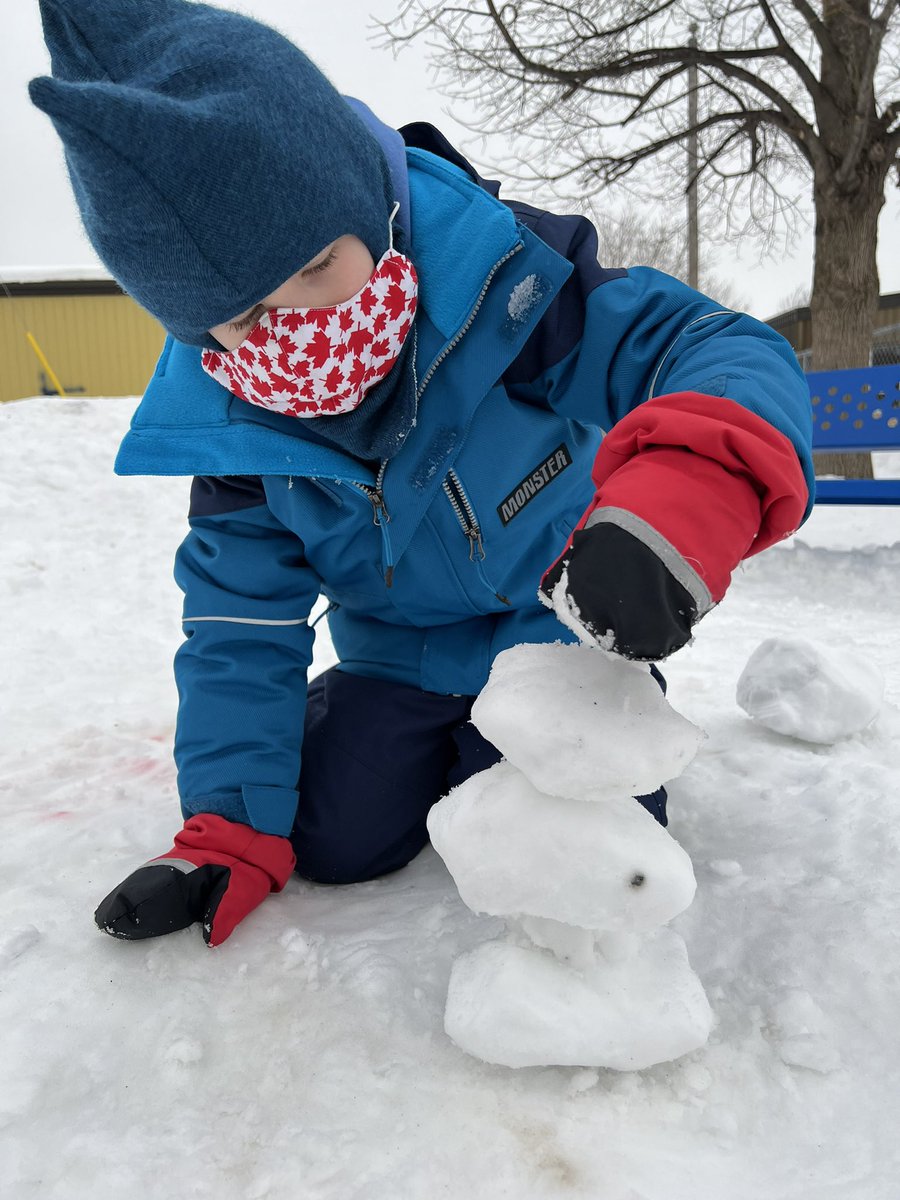 MrsLeggeri's tweet photo. A beautiful day to make ⛄️ @BlueGroupSTB https://t.co/sKOw14ij8E