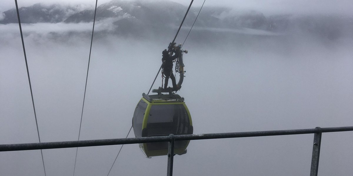 WorkSafeBC's tweet image. Read the latest from @SpeakinOfSafety to find out how this industrial mechanic kept warm while working at the top of ski lift towers in extremely cold temperatures. ms.spr.ly/6018w6Rq8