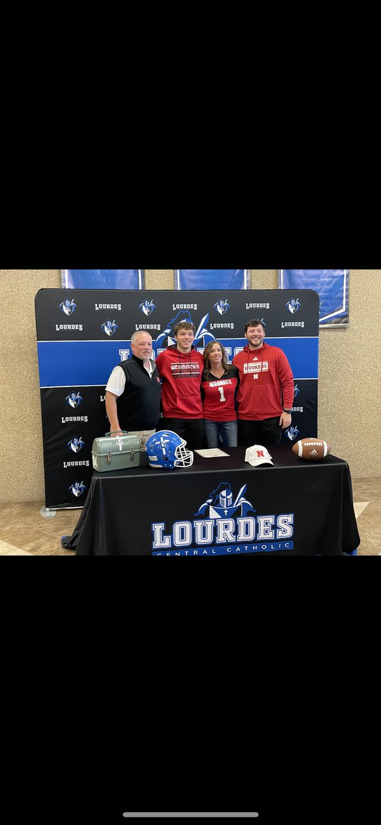 bMills_32's tweet photo. Roll skers📝🔴⚪️ @coachwilhite @SeanDillonNU @Coach_Borer https://t.co/3tyUEA57kT