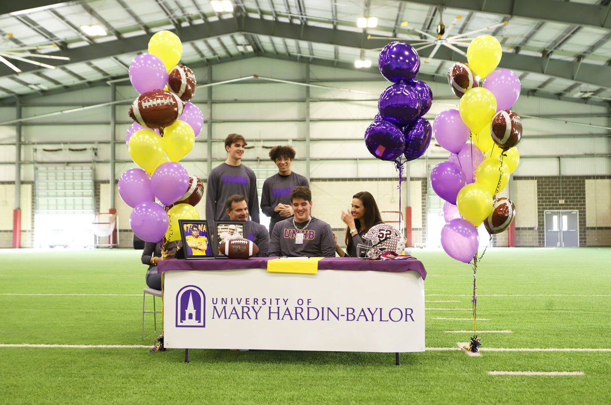 Congratulations to WR Chris Gisewhite, OL Carlos Slayden, P Cade Dowd, and DL Jacob Rose as they signed their Letters of Intent today! Thank you for all you’ve done for this program and good luck at the next level!

#RecruitTheBluff #SWARM #CPH