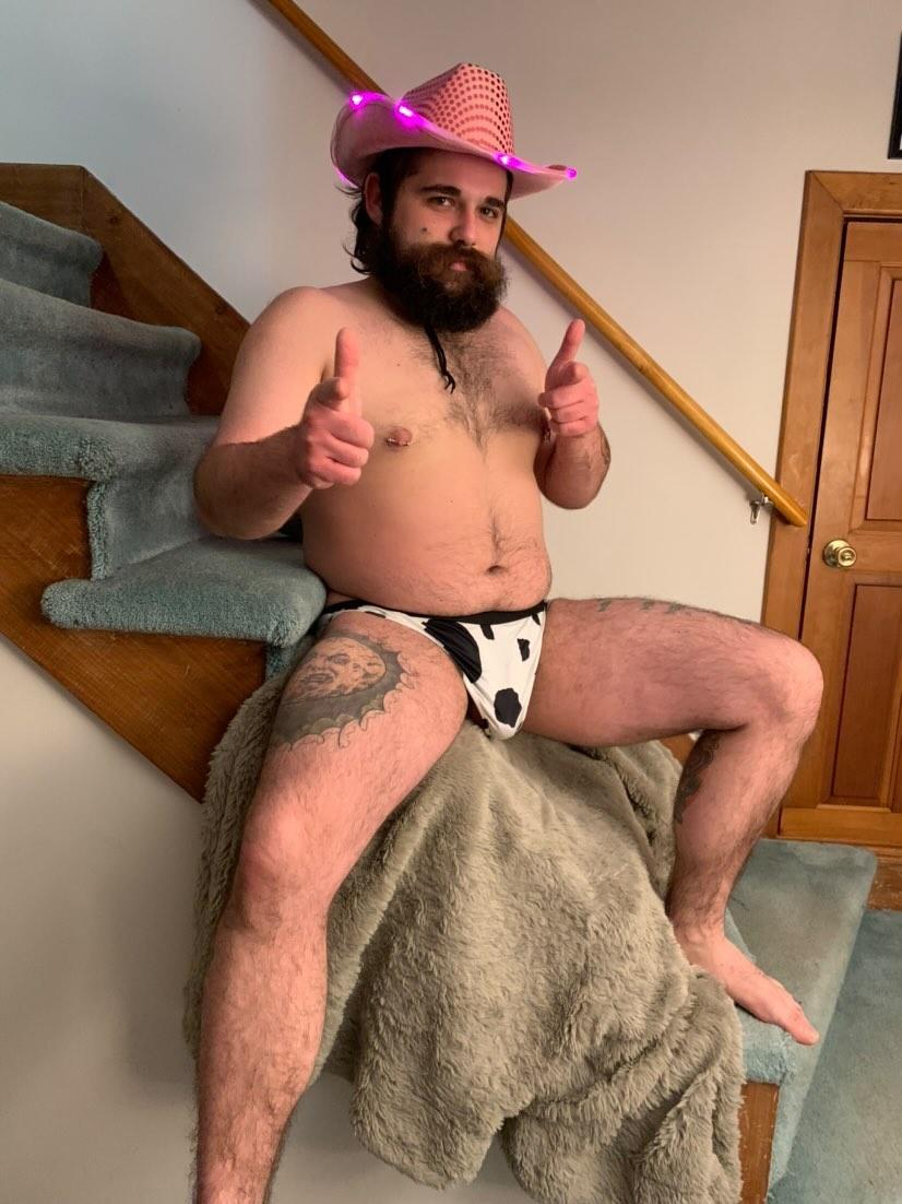Cowboys ain't easy to love and they're harder to hold
They'd rather give you a creampie than diamonds or gold