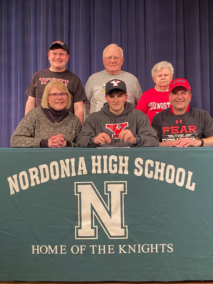 Officially a penguin 🐧❤️🤍 #GoGuins <a href="/ysufootball/">Youngstown State Football</a>