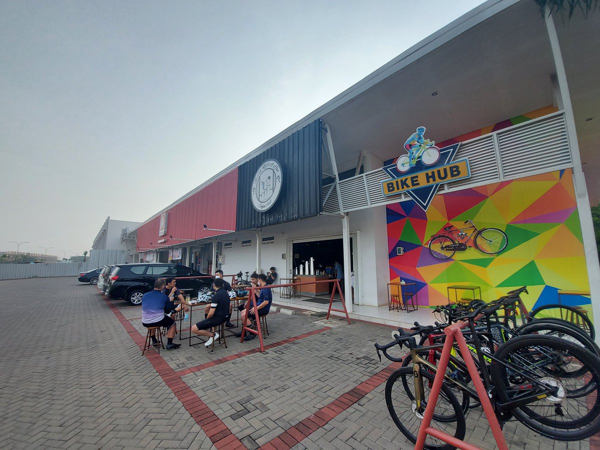 Good morning #NFTCommunity ! It's fun morning ride! We went 10km in 1 hour and stopping by this small bike hub. 

Good place for cyclist 😁😁😁