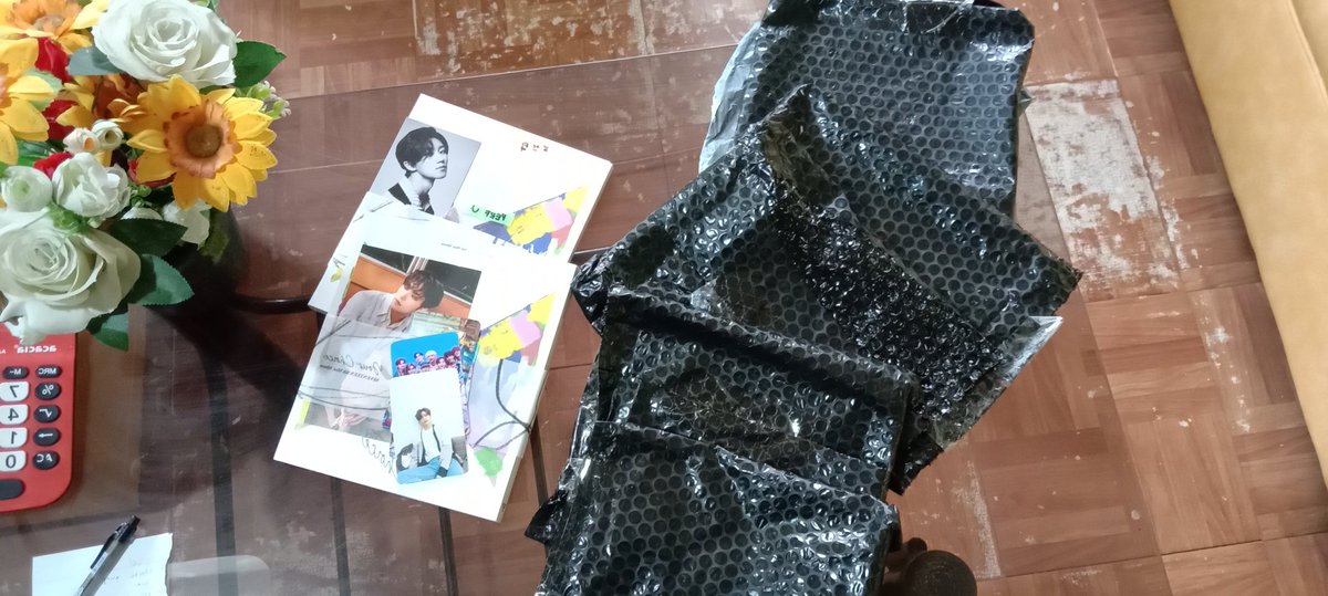 Sunjayhoon1's tweet photo. Already received my your choice album thank you po @rougeph_shop, thank you din sa freebie π₯° Na stress ako sa bubble wrap limang patongπ€£ kaya secure na secure sya thank u po ulitβ€οΈ https://t.co/g9on6ywllN