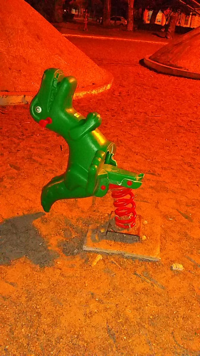 fmbahiaengano's tweet image. #Ahora #Rawson Hace pocos días inauguraron nuevos juegos en la plaza Güemes y hoy los vandalizaron. Una lástima porque muchos niños los utilizan a diario 😡😢