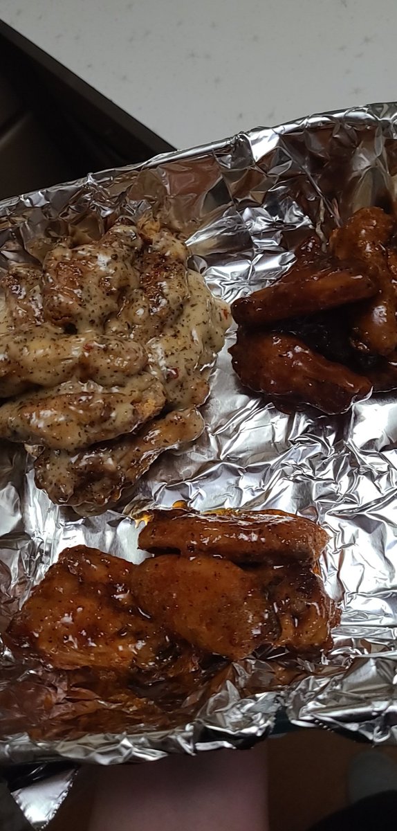 Baked wings for the win during Winter Storm Landon!
#WingWednesday #WinterStormLandon #winnerwinnerchickendinner