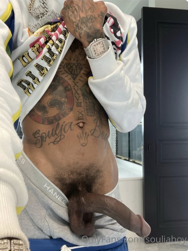 guys_dick_booty's tweet photo. BA£ RUNNING SHIT
   🍭🍭   @souljaboy 🍭🍭 https://t.co/RBiF3obSft