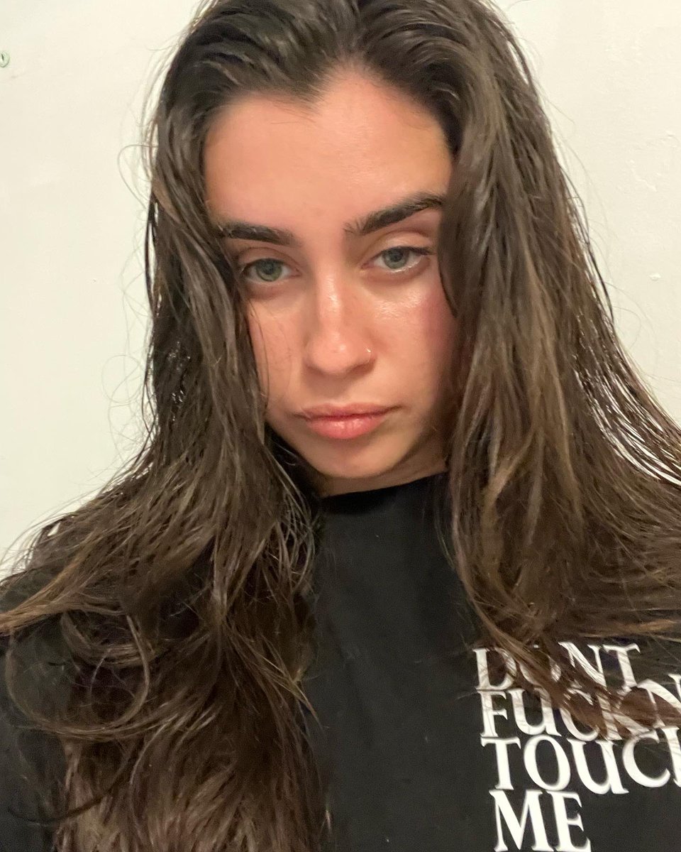 LaurenJauregui's tweet photo. No me toques, ok? https://t.co/T1biqW5rzF