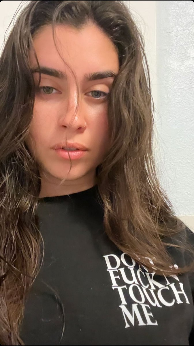 LaurenJauregui's tweet photo. No me toques, ok? https://t.co/T1biqW5rzF