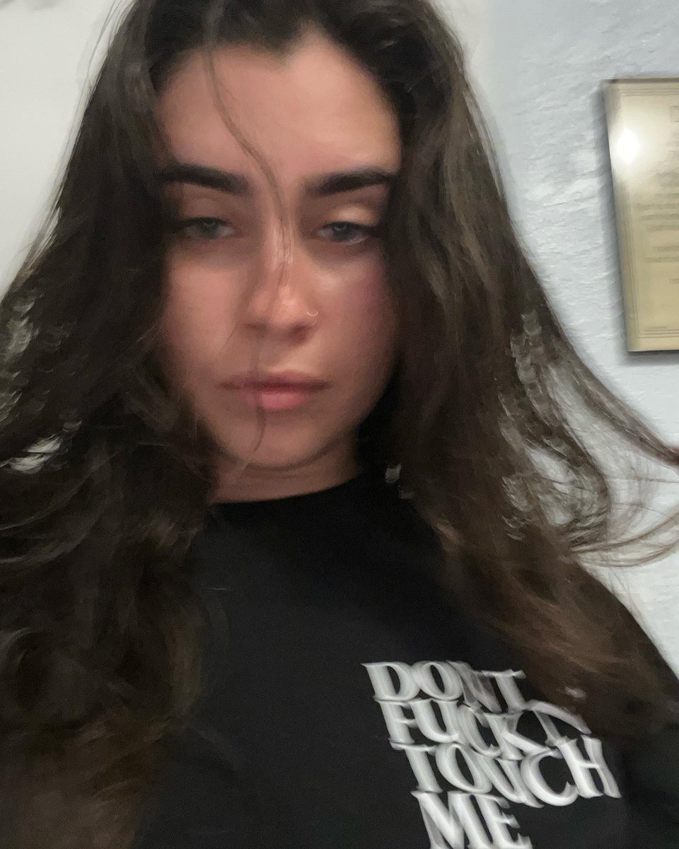LaurenJauregui's tweet photo. No me toques, ok? https://t.co/T1biqW5rzF