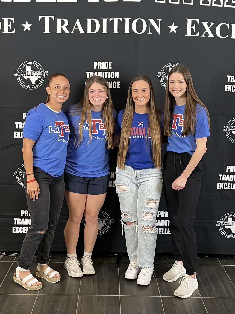 maryymart2's tweet photo. Ready for this next chapter! ❤️💙Congrats to everyone who signed today! @LATechSB @KHSSoftball https://t.co/zTcH7IuU4h