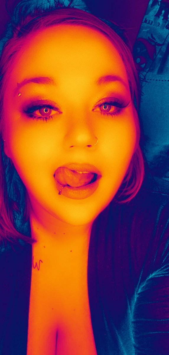Babyblueyes_94's tweet photo. #lipsmackingood
#iwannataste
#BBWwives https://t.co/zPLdYb84wq
