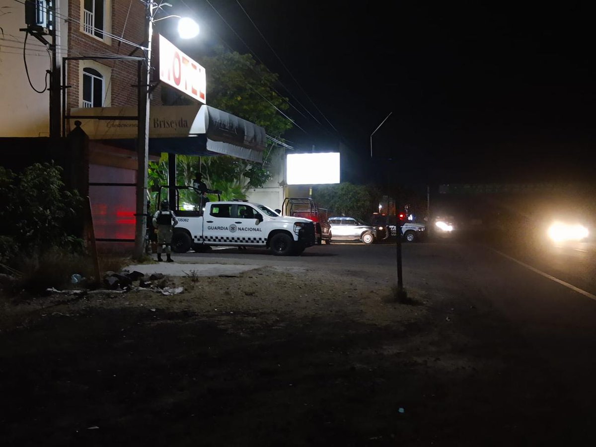 #AsíElWeso 

Ola de violencia aqueja Guanajuato. 

#AlAire Blanca Mireles (<a href="/blanmirelesfire/">Blanca lilia Mireles</a>), corresponsal de <a href="/WRADIOMexico/">W Radio México</a> con <a href="/KarlaSantillan_/">🎙Karla Santillàn 💭</a> y <a href="/LuisAvilaE/">Luis Ávila</a>