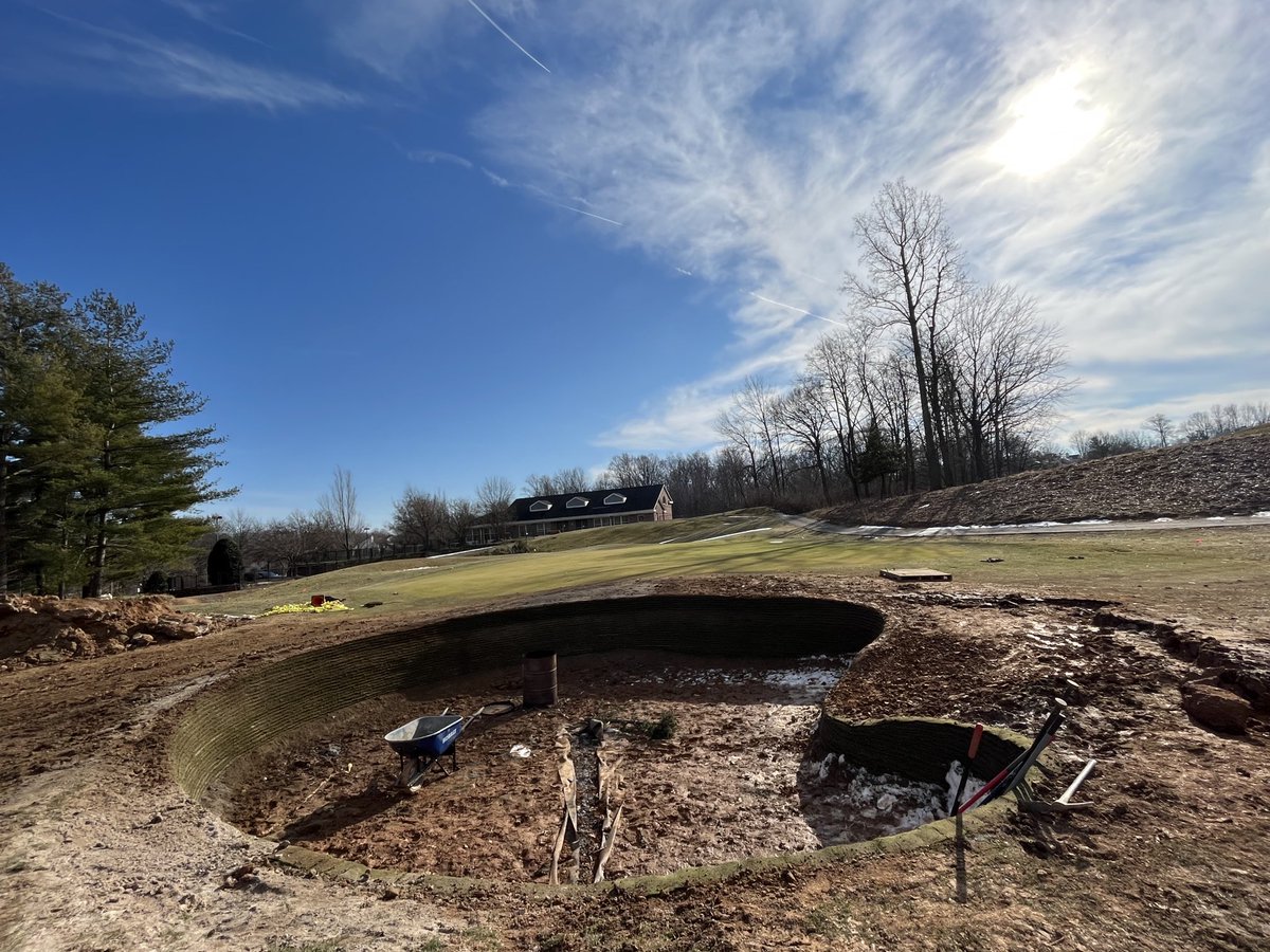 PenderbrookGCM's tweet photo. New bunker on #2 is coming along nicely ⁦@GardenerPalette⁩ https://t.co/wcNMQFAKpE