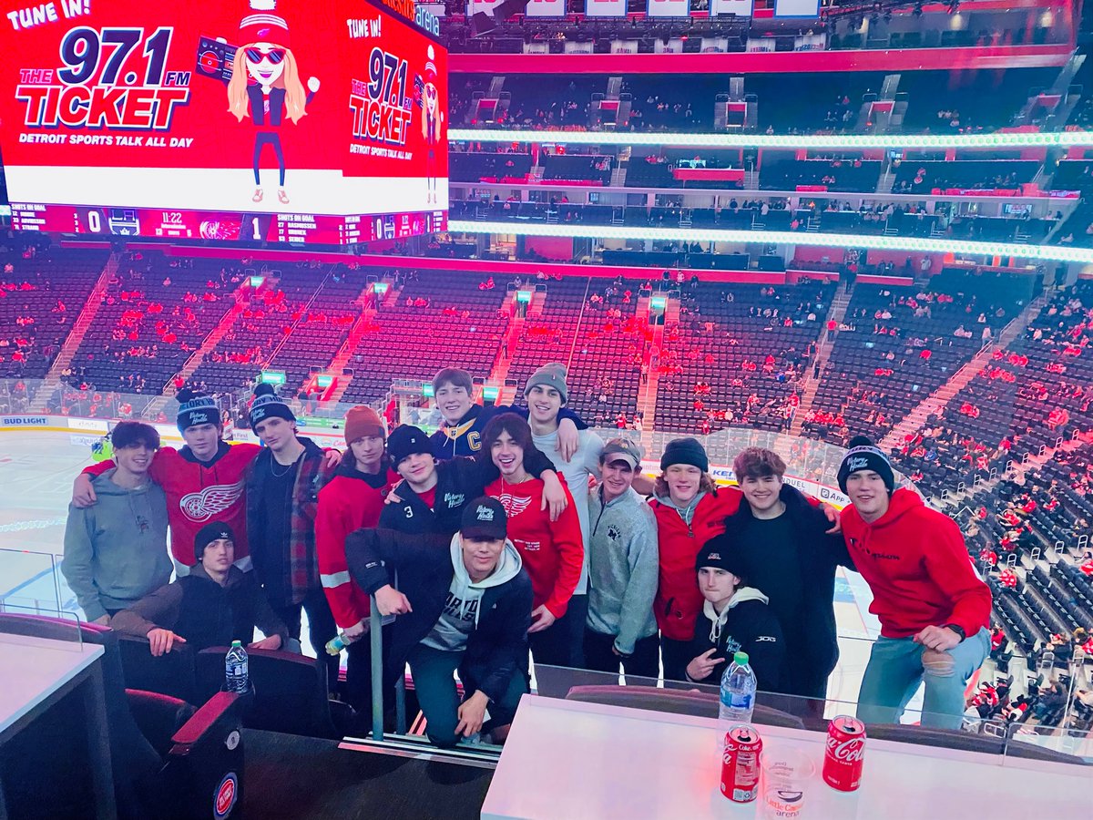 RealVHHockey's tweet photo. Happy Birthday Frazer!!
VH 18 team @ Wings game!! https://t.co/qUIuq3ReIr