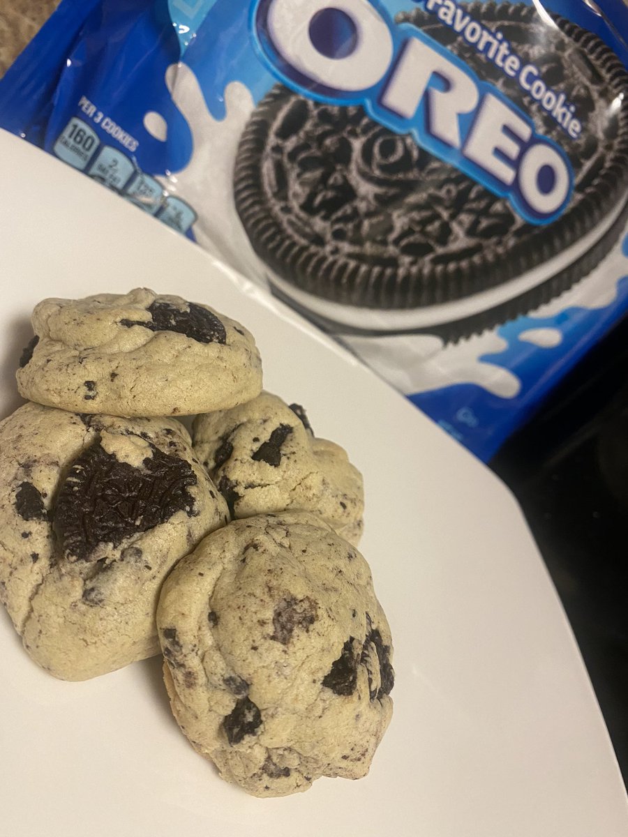 Octimuss_prime's tweet image. The cookies &amp;amp; cream cookies are my fav so far but was def Prada the buns.