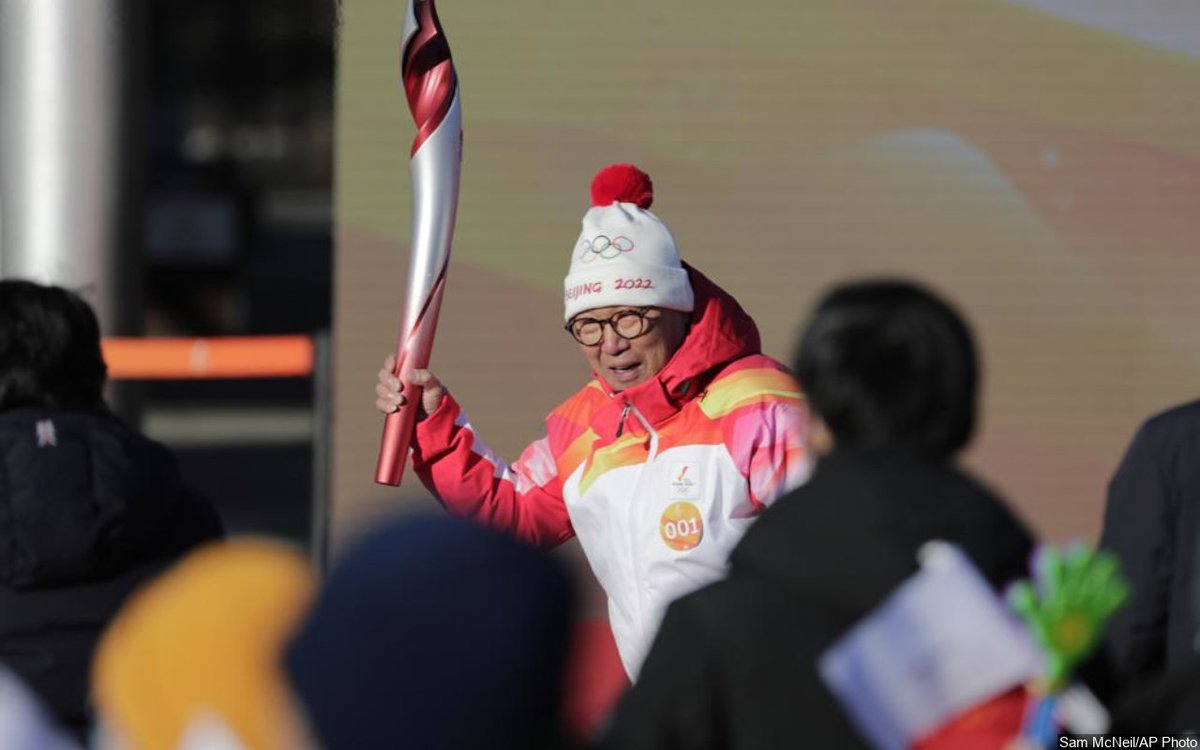Obor Estafet Olimpiade Beijing 2022 yang Dipersingkat Dimulai, Eks Speedkater Jadi Pembawa Nyala Api #Internasional wowkeren.com/berita/tampil/…