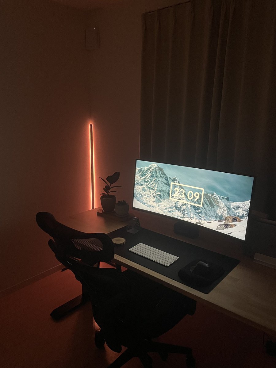 FunkyLama1's tweet photo. 在宅ワークの影響か、
最近はデスク周りに使用いただくことが多いみたいです👨‍💻👩‍💻

https://t.co/FqH8NsCP43
#Illuminar #間接照明　#フロアランプ https://t.co/q2Cdpmizlq
