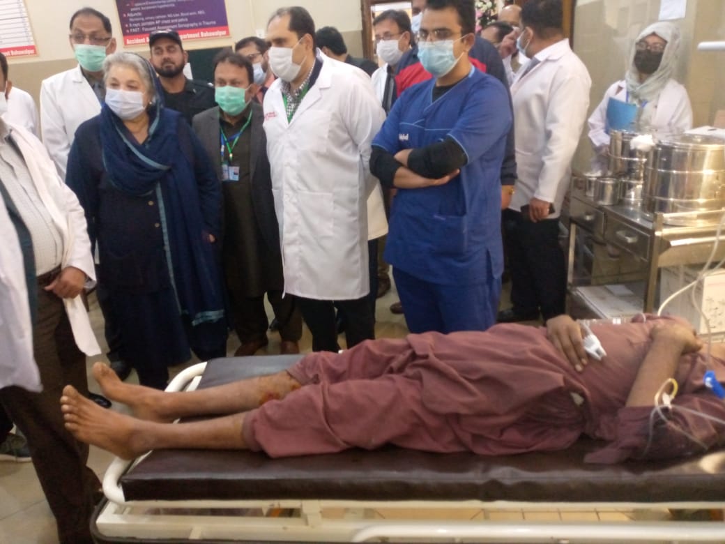 صوبائی وزیر صحت ڈاکٹریاسمین راشدبہاول وکٹوریہ ہسپتال کی نئی ایمرجنسی کا جائزہ لینے پہنچ گئیں۔

ڈاکٹریاسمین راشدنے بہاول وکٹوریہ ہسپتال کے مختلف شعبہ جات کا تفصیلی دورہ کیااور تسلی بخش انتظامات پر انتظامیہ کو سراہا۔