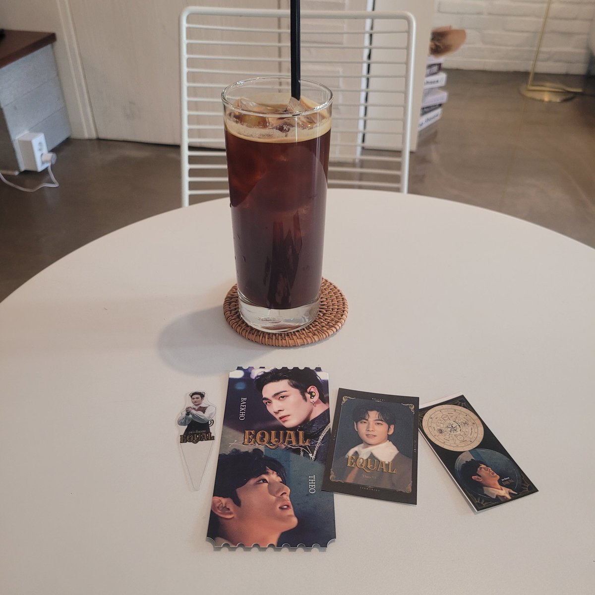 forever_DHBK's tweet photo. #onthemoment #백호 
나눠주시는 분께서 그립톡 다나갔다며 나보다 더 아쉬워해주셨다 ㅠㅠ ㅎㅎ 이거도 넘 이뽀요 감사합니다! 커피맛은 무난~ https://t.co/hCcyjKLbqt