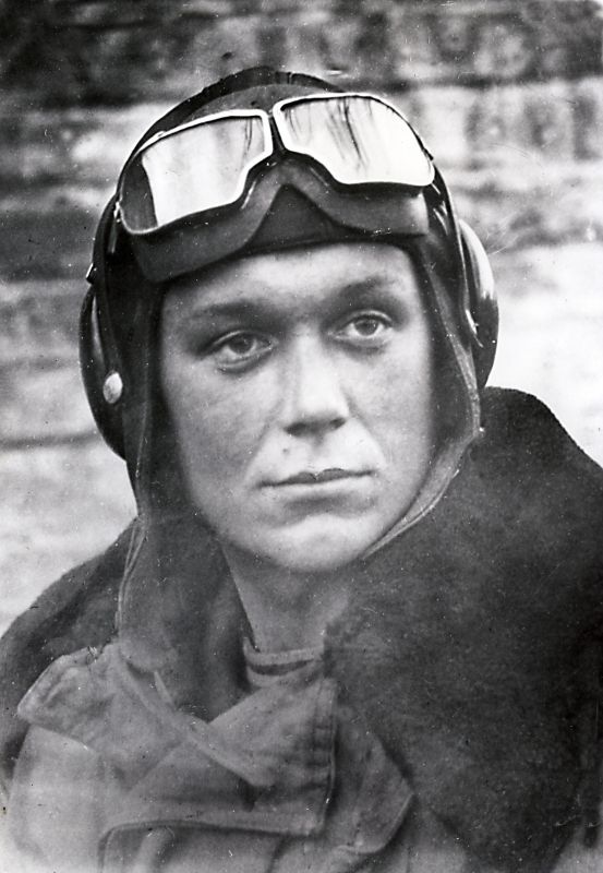 владимир клочков танкист. евдокия пасько ночные ведьмы. наталья меклин. клочков владимир васильевич герой советского союза. фотография героя великой отечественной.