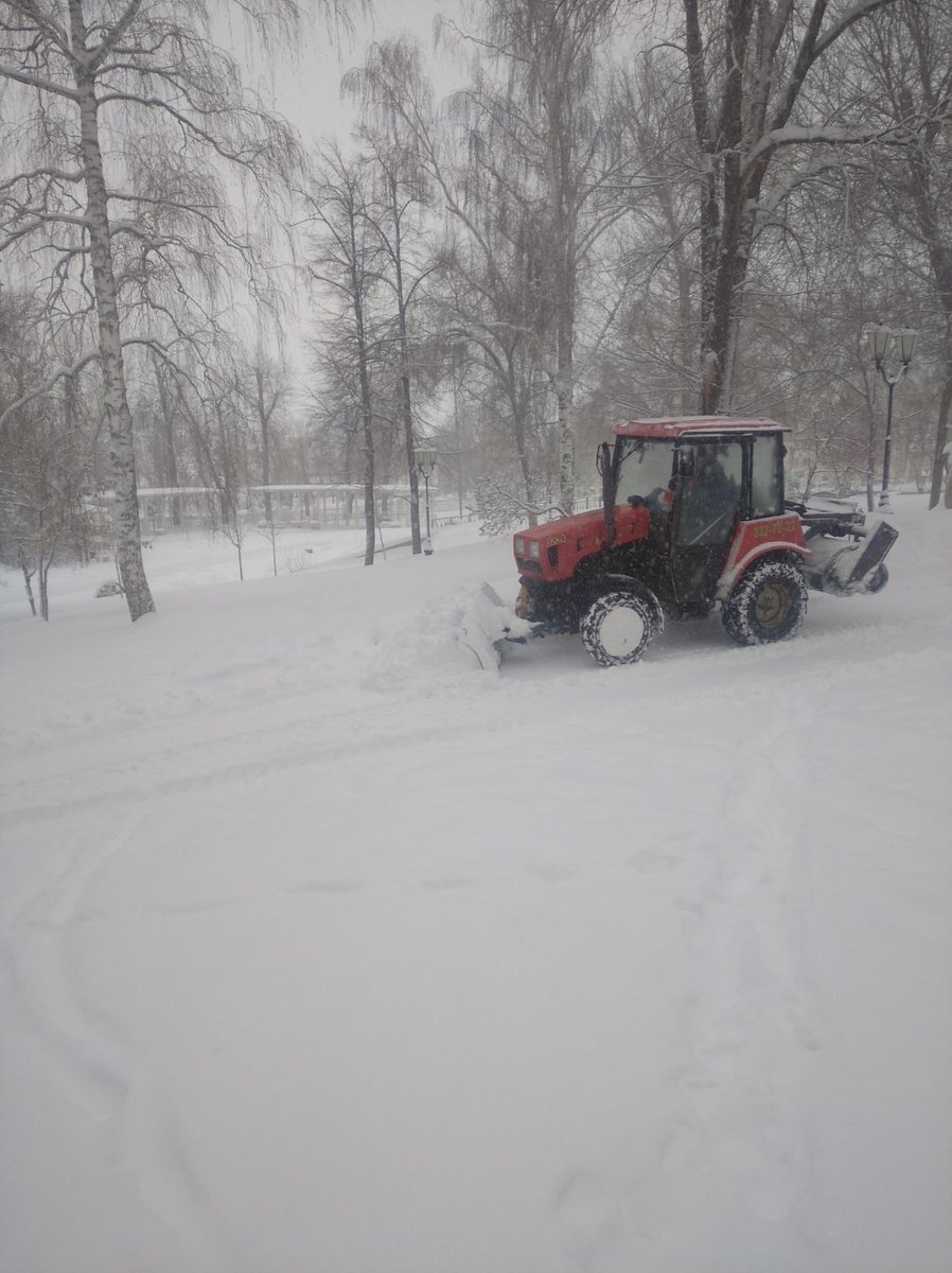 Ввиду сложных погодных условий вся техника учреждения работает в усиленном по продолжительности режиме на территории всех парков и скверов. Приносим извинения за возможные неудобства, но эти меры принимаются для Вашего комфортного перемещения и качественного пребывания.