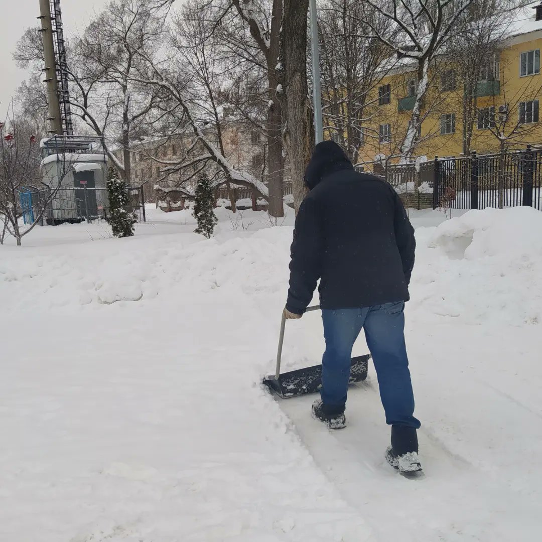 OlimpPark's tweet photo. В ПКиО "Комсомольский" проходит ежедневная уборка территории от снега.
Делаем парк ещё чище и комфортнее для Вас!

#чистыйгородначинаетсястебя 
#пкиокомсомольский https://t.co/w7Lmo34F2J