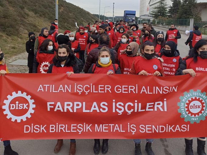 feministgundem's tweet photo. Türkiye'nin her yanında işçi sınıfının direnişi dalga dalga yayılıyor. Alpin Çorap çalışanları, Trendyol kuryeleri direndiler, kazandılar.
#Farlpas #Yemeksepeti #YurtiçiKargo #SimsekCorap... onlarca işyerinde devam eden direnişlerin yanındayız! https://t.co/9MbAdZf5sC