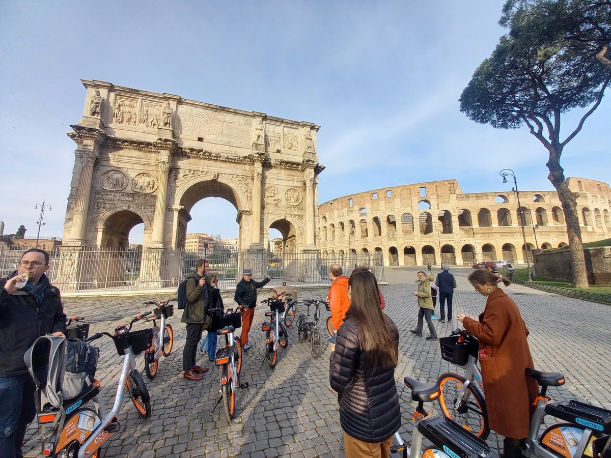 This time last week, Handshakers were in sunny #Rome at our General Assembly. 🌞👇

One highlight was a tour of current and future #cycling #infrastructure - some of which cruises by a few recognizable spots! 🤩

#Tbt #bike #mobility #active #sustainable #ancient