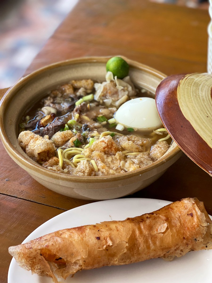 sidluna_'s tweet photo. Your Naga trip is not complete without eating a hot bowl of Kinalas and Turonπ€€π²
#Kinalas #Turon #NagaCity #Foodtrip https://t.co/7OKrfnWXDQ