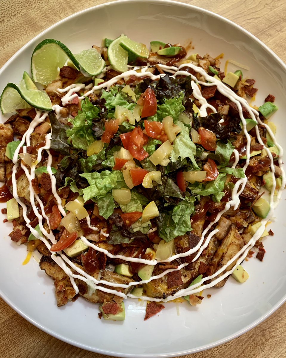 Autumn_Griffin's tweet photo. Loaded 9 Layer #Roasted #Bbq #RedPotato #Wedges . #RedPotatoes are seasoned with an #Applewood spice & roasted, once done they’re topped w/chopped #PorkTenderloin , #Cheese , #RedLeafLettuce , Vegetarian #Bacon , #Avocado , #SourCream #Lime #HeirloomTomatoes & #BBQ sauce. https://t.co/iyZAISosiE