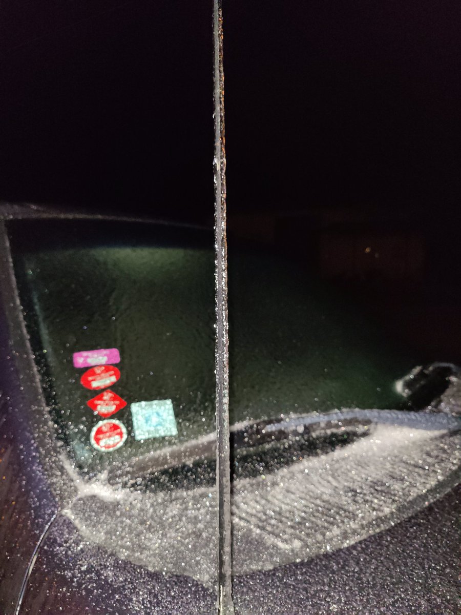 jcwellsq8's tweet image. Maybe 1/4&quot; ice on cars at 9:30p CST. Gunter, TX @TxStormChasers @ryanhallyall